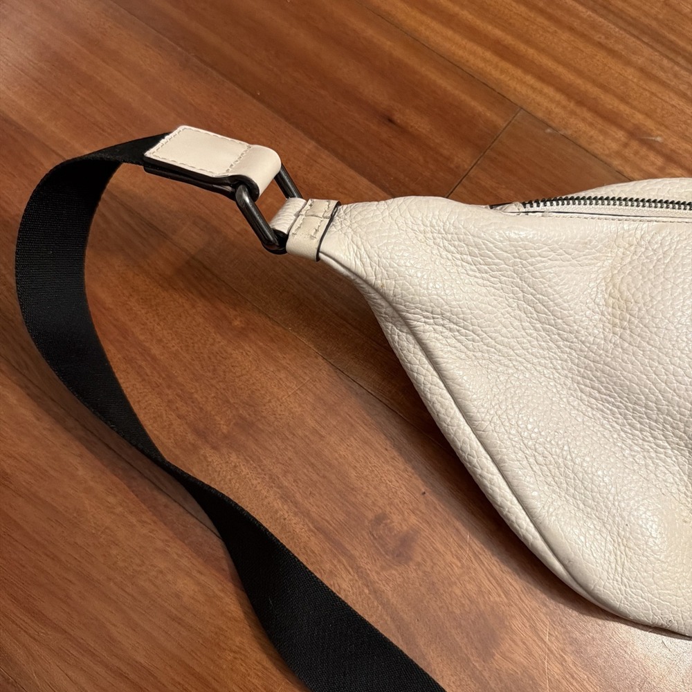 COACH White Leather Ivory Horse & Carriage Belt Waist Bag Used 16.5" x 9" - Picture 10 of 14